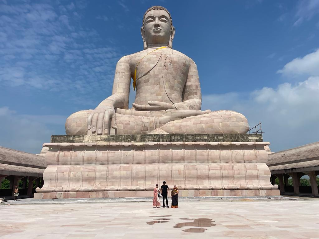 Monumental sculpture and symmetry