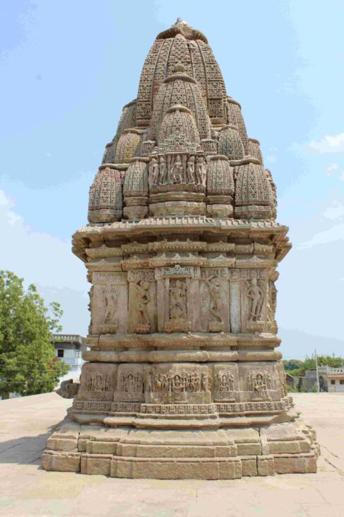 A **Nagar Temple** is a distinctive style of North Indian temple architecture, known for its towering, curvilinear spires (shikhar) that symbolize the connection between the earthly realm and the divine. Characterized by intricate carvings, decorative motifs, and detailed sculpture work, the Nagar style temples often feature rich depictions of deities, mythological stories, and geometric patterns. The temple's sanctum sanctorum (garbhagriha) is usually placed beneath the shikhar, and the design follows principles of **Vastu Shastra** to create a spiritually aligned and harmonious space. Famous examples of Nagar temples include the Sun Temple at Modhera, the temples of Khajuraho, and the Dilwara Temples in Rajasthan. These temples are celebrated for their artistic brilliance and architectural grandeur.